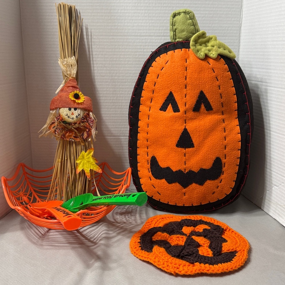 Vintage Halloween Pumpkin Decor Pillow Basket Scarecrow 2 Pumpkin Scoops Hotpad